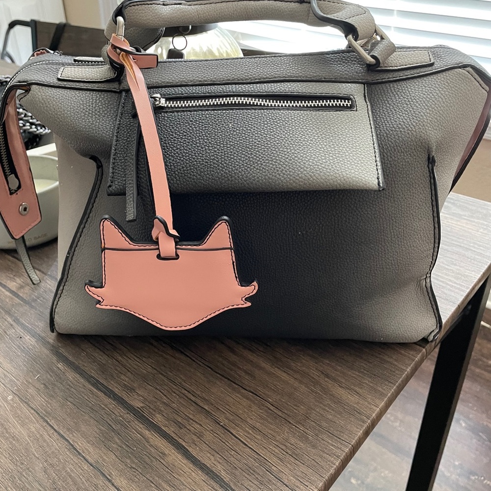 Handbag - Picture 2 of 6